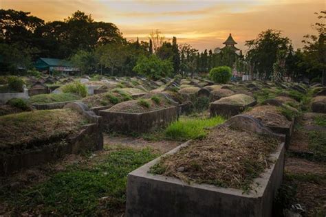 夢到去墓地|夢見公墓